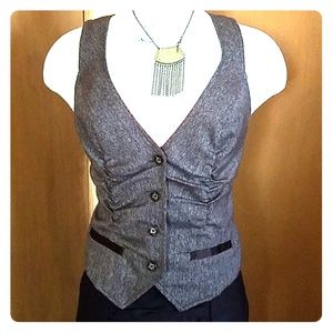 🐸4 for $20. Maurices Brown tailored vest
